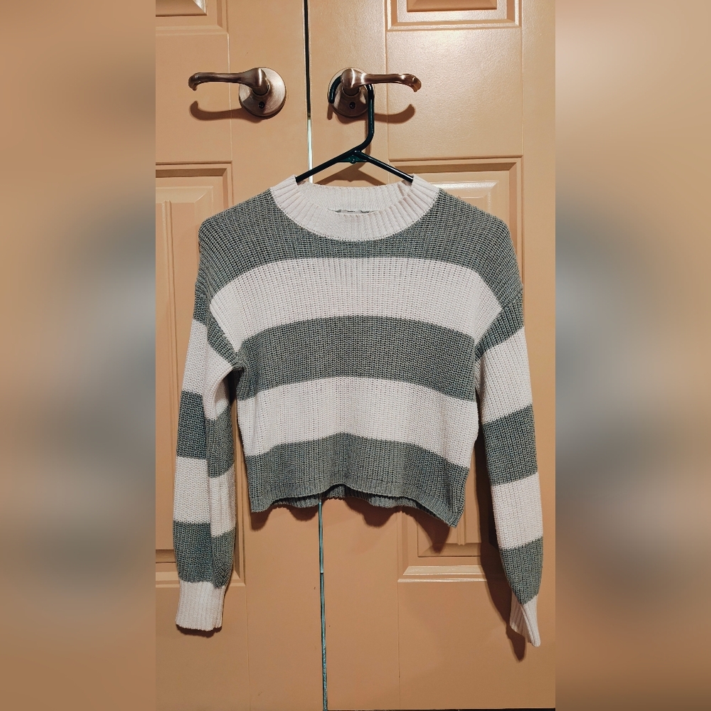 Wonder Nation Gray and White Striped Sweater